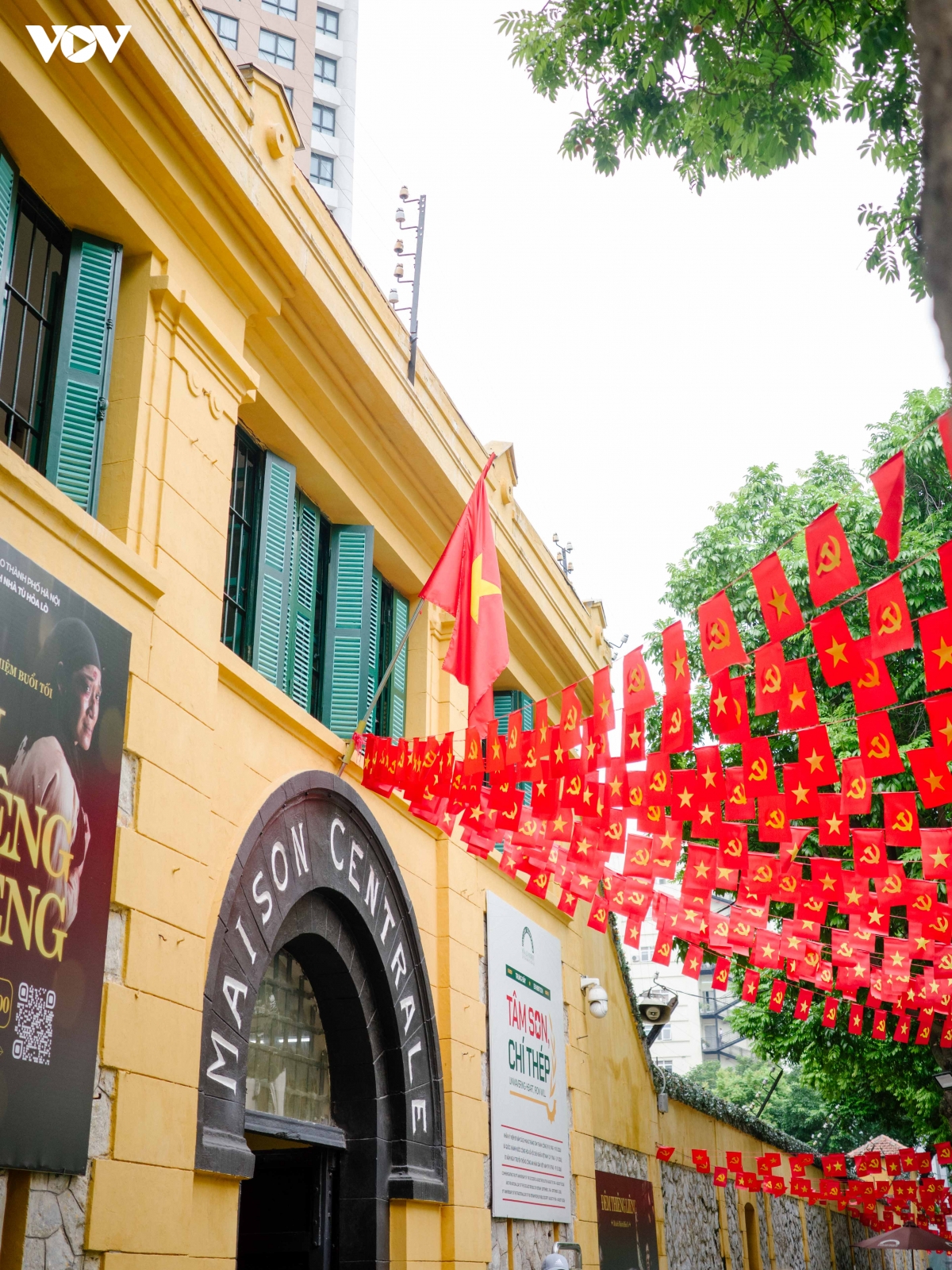 hoa lo - tu dia nguc tran gian den khong gian ky uc ha noi hinh anh 20