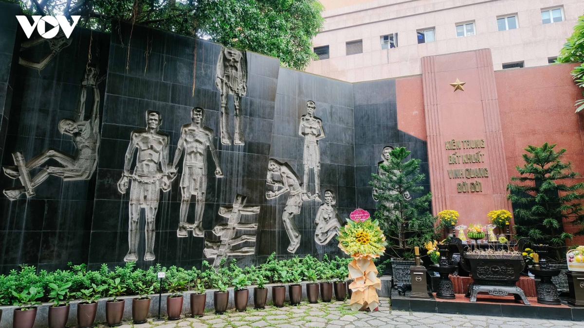 hoa lo - tu dia nguc tran gian den khong gian ky uc ha noi hinh anh 2