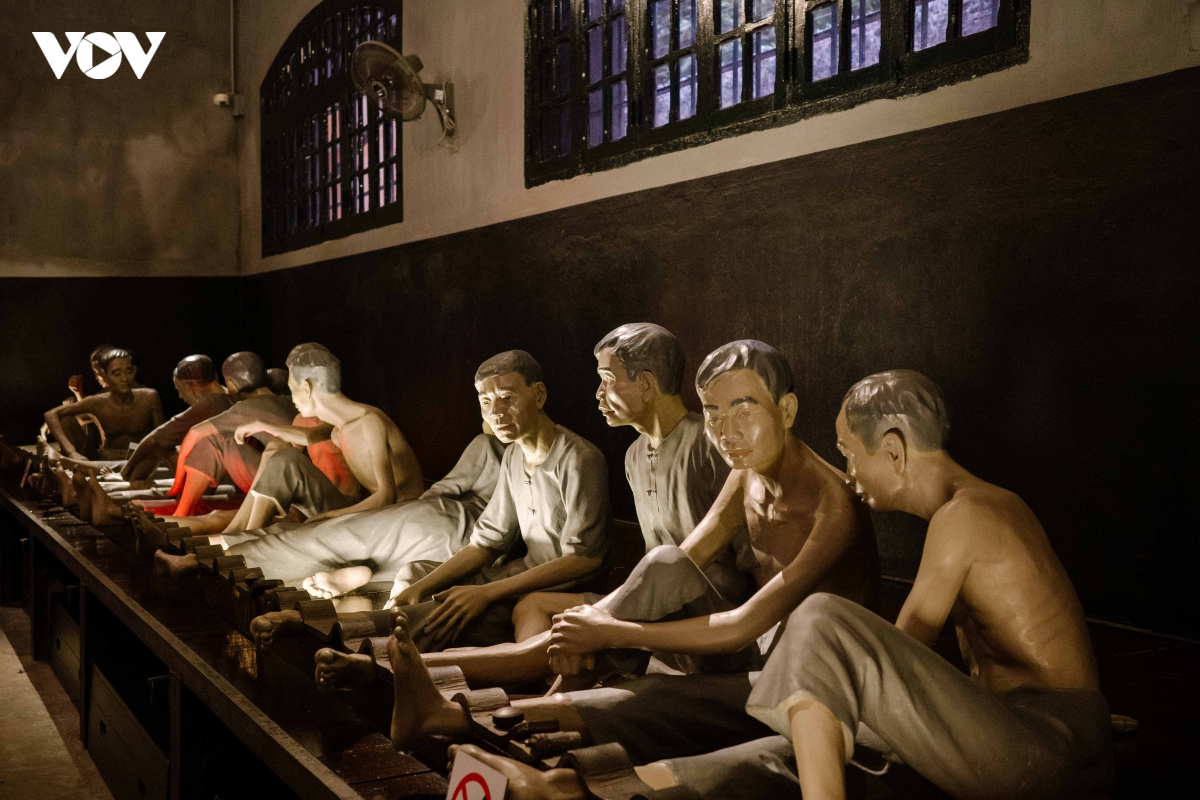 hoa lo - tu dia nguc tran gian den khong gian ky uc ha noi hinh anh 12