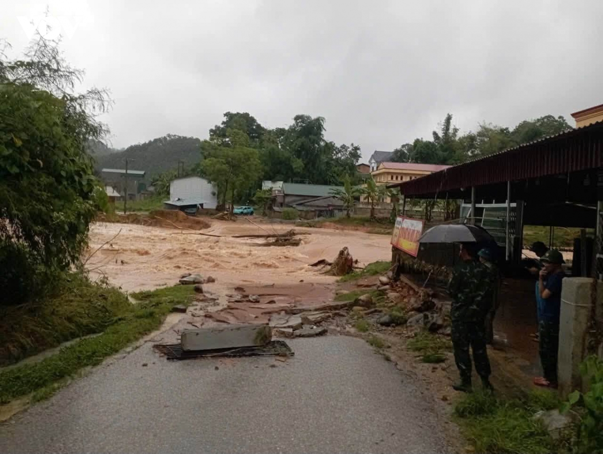 mua lon keo dai, nhieu khu vuc o lang son sat lo hinh anh 1