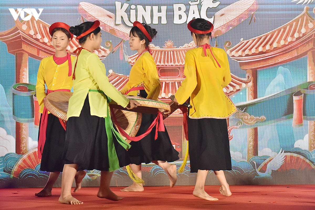 nhip phach kinh bac mang dan ca quan ho bac ninh den voi cong chung thu do hinh anh 4