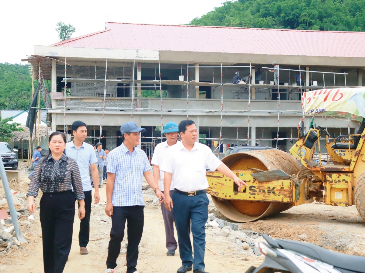 vuot nang thang mua, truong noi tru vung bien thanh hoa tang toc ve dich hinh anh 5