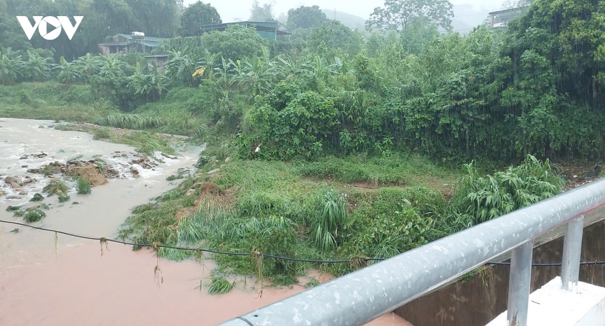 quang ninh tiep tuc ngap ung, sat lo cuc bo sau mua lon hinh anh 3