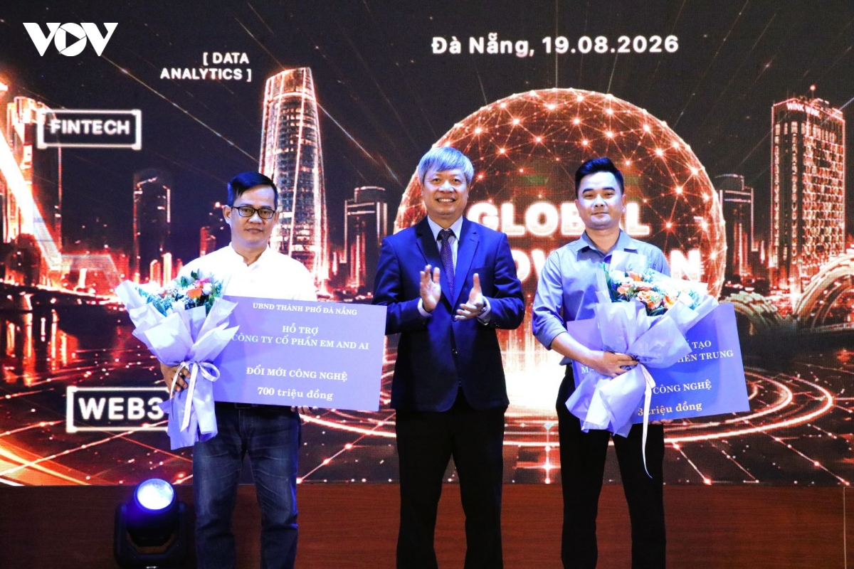 surf 2026 - diem cham giua y tuong va cuoc song hinh anh 2