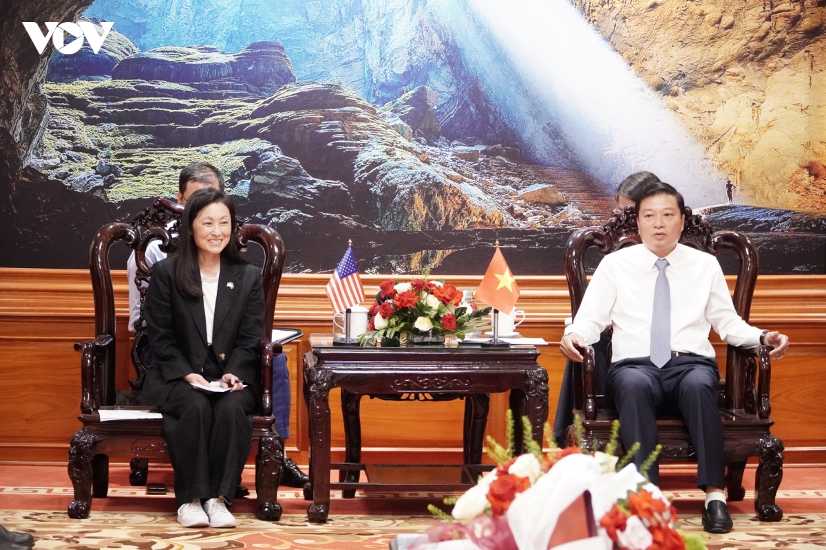 Dai su hoa ky tai viet nam den tham quang tri hinh anh 2