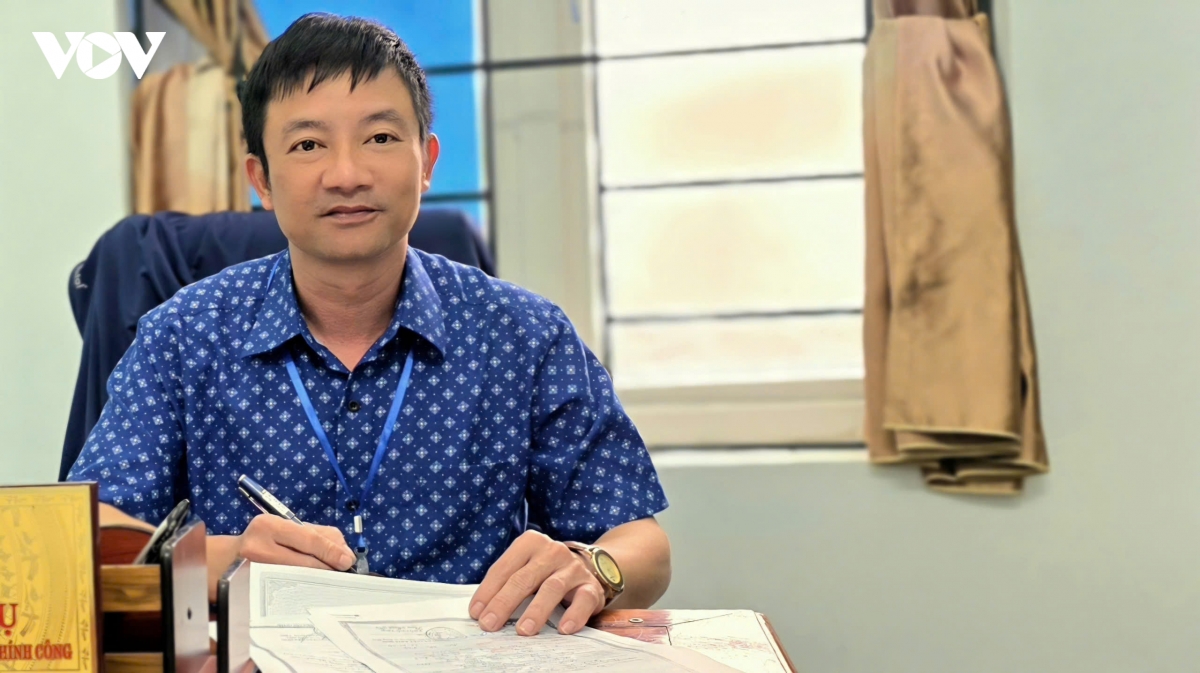 ong-le-trong-thu-giam-doc-trung-tam-phuc-vu-hanh-chinh-cong-xa-quang-binh.jpg