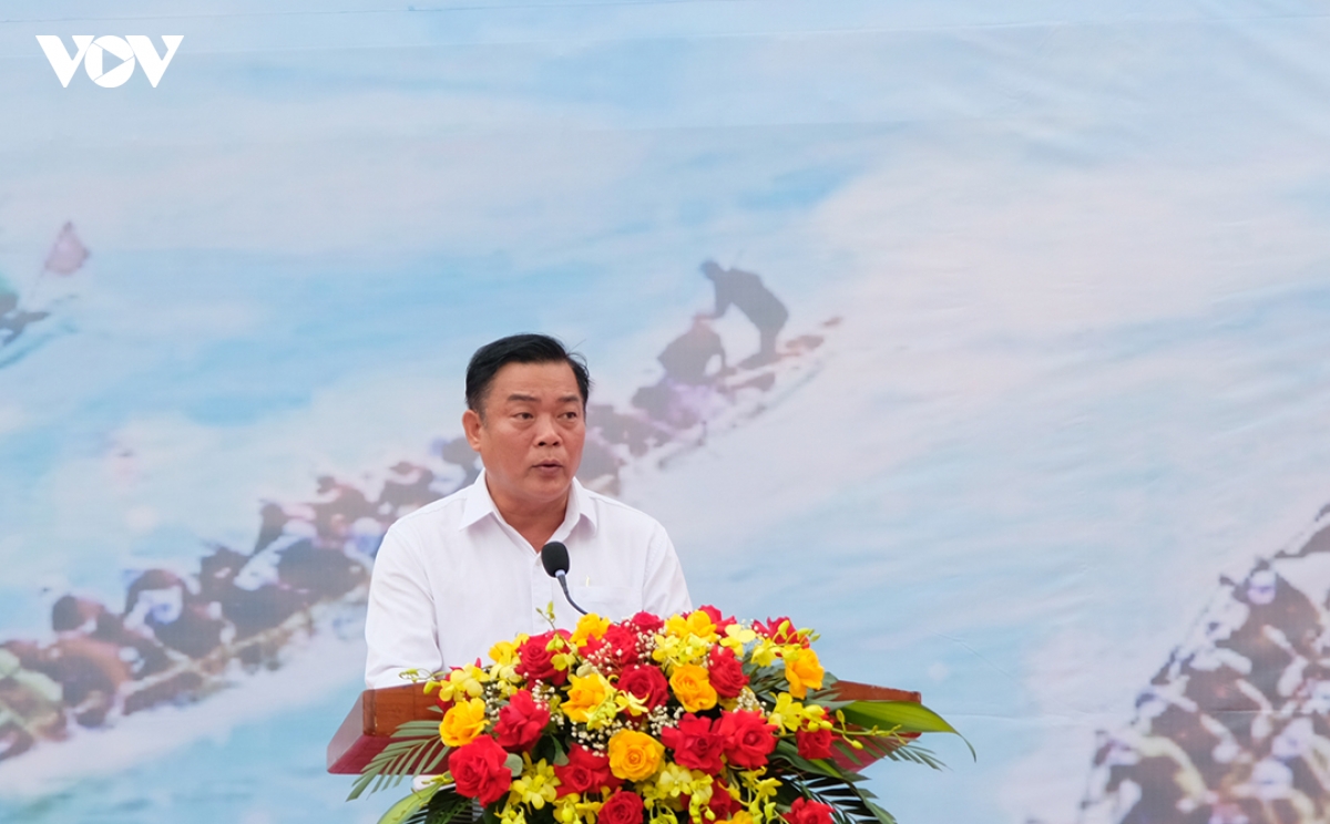 giai dua thuyen truyen thong tren song han Da nang dip quoc khanh 2 9 hinh anh 2