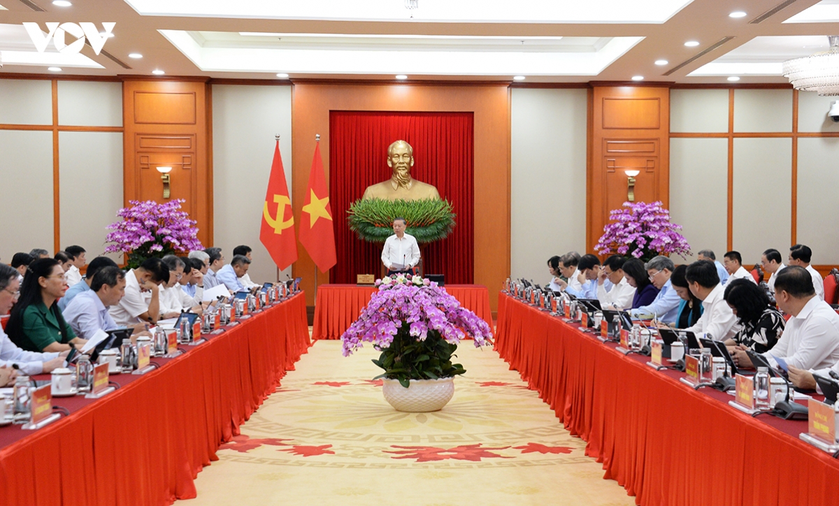 party charter reform must strengthen party governance, serve the people top leader picture 2