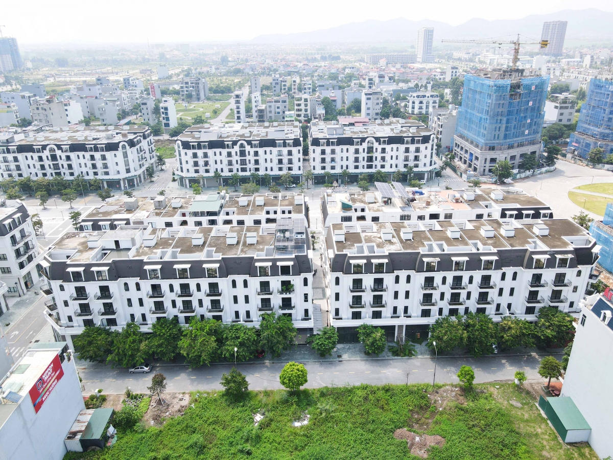 pho di bo nghin ty o bac ninh vang hoe, shophouse, biet thu co moc um tum hinh anh 3