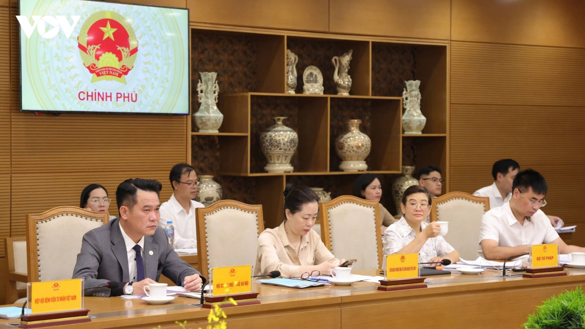 pho thu tuong ho quoc dung khan truong thao go vuong mac ve dat dai, moi truong hinh anh 2