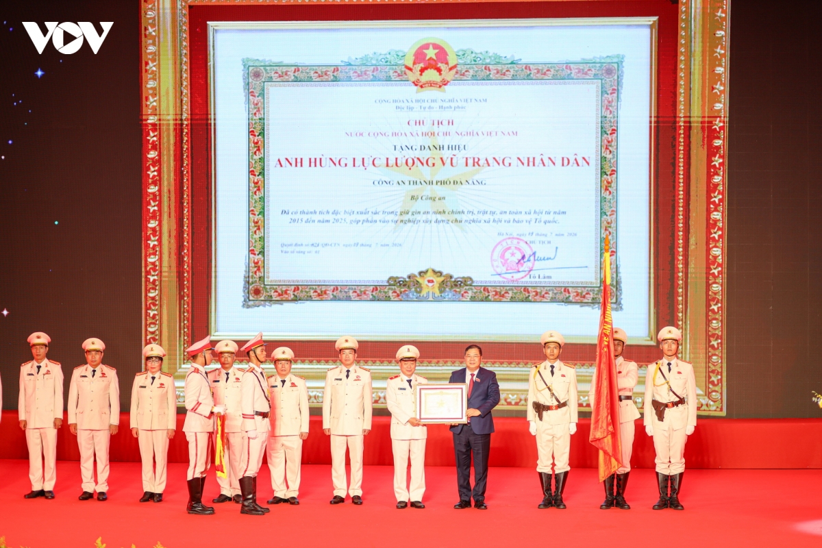 cong an tp. Da nang don nhan danh hieu anh hung luc luong vu trang nhan dan hinh anh 2