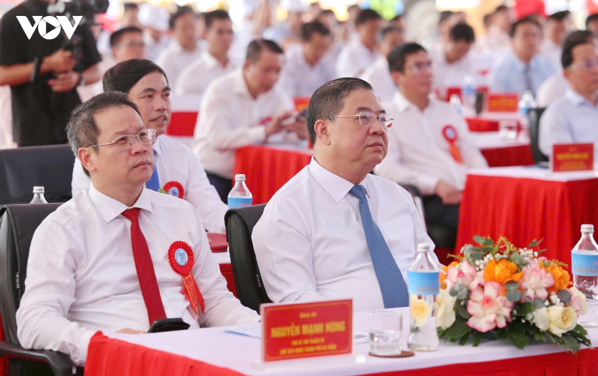 pho thu tuong thuong truc chinh phu du khoi cong 2 du an ha tang gan 4.300 ty dong hinh anh 2