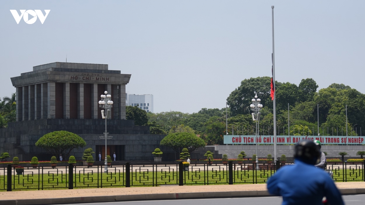 ha noi treo co ru quoc tang chu tich quoc hoi lao saysomphone phomvihane hinh anh 5