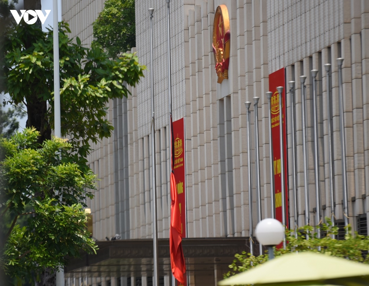 ha noi treo co ru quoc tang chu tich quoc hoi lao saysomphone phomvihane hinh anh 6