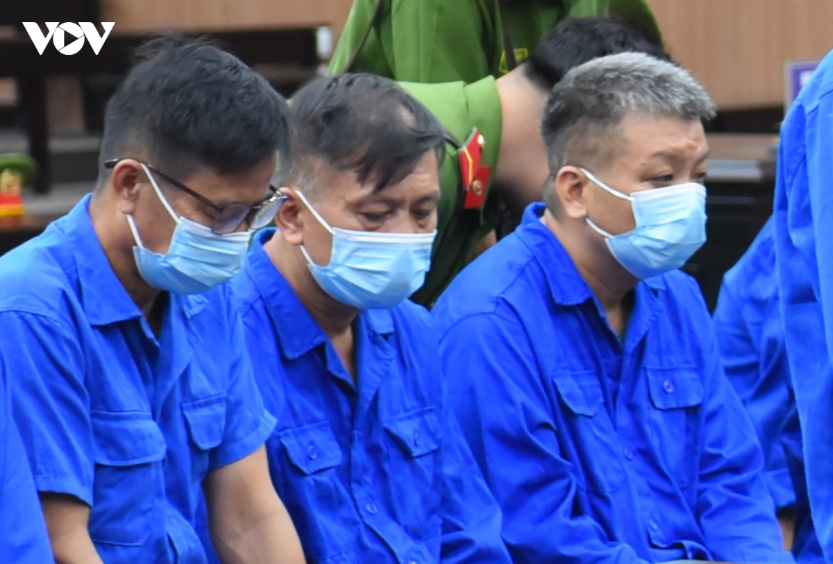 cuu thu truong nguyen ba hoan va 27 bi cao co mat day du tai toa hinh anh 1