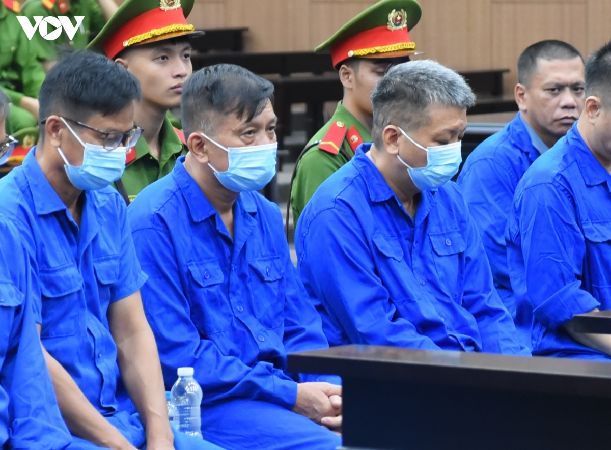 cuu thu truong nguyen ba hoan khai nhan tien cam on cua doanh nghiep hinh anh 1