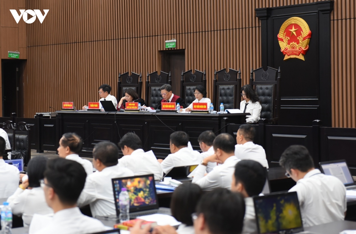 cuu thu truong nguyen ba hoan va 27 bi cao co mat day du tai toa hinh anh 2