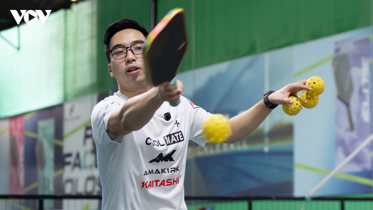 4 cách xử lý cú Lob của đối thủ ở trên vạch bếp trong Pickleball