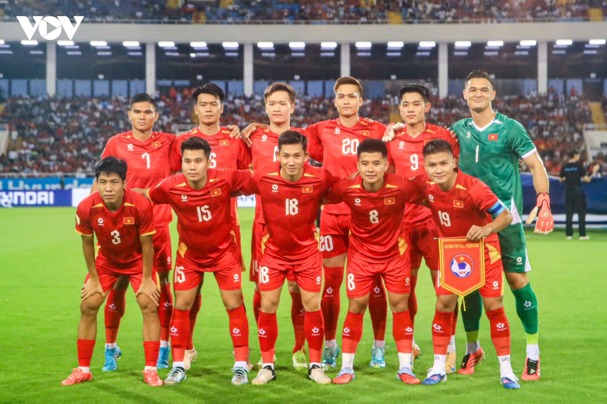 quang hai lap ky luc de doi trong mau ao Dt viet nam hinh anh 1