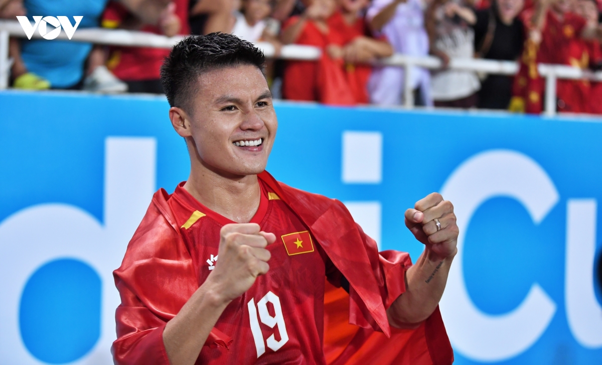 quang hai lap ky tich o asean cup, danh tang hcv vo dich cho con trai hinh anh 5
