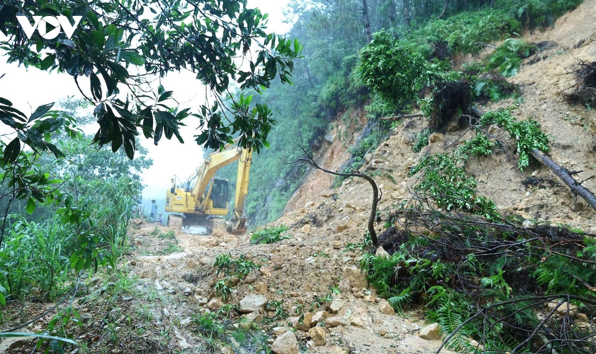 quang ninh khan truong khac phuc sat lo, ngap ung hinh anh 1