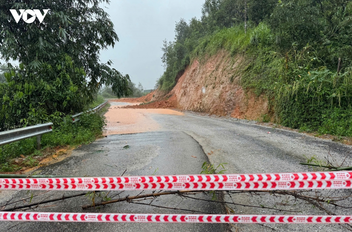 quang ninh khan truong khac phuc sat lo, ngap ung hinh anh 2