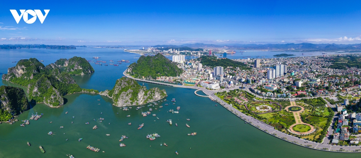 thanh pho quang ninh buoc vao tam voc moi hinh anh 1