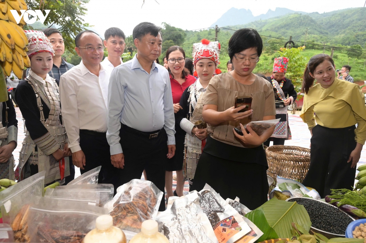 thon co 95 dong bao dan toc dao o lao cai duoc cong nhan thon so hinh anh 3