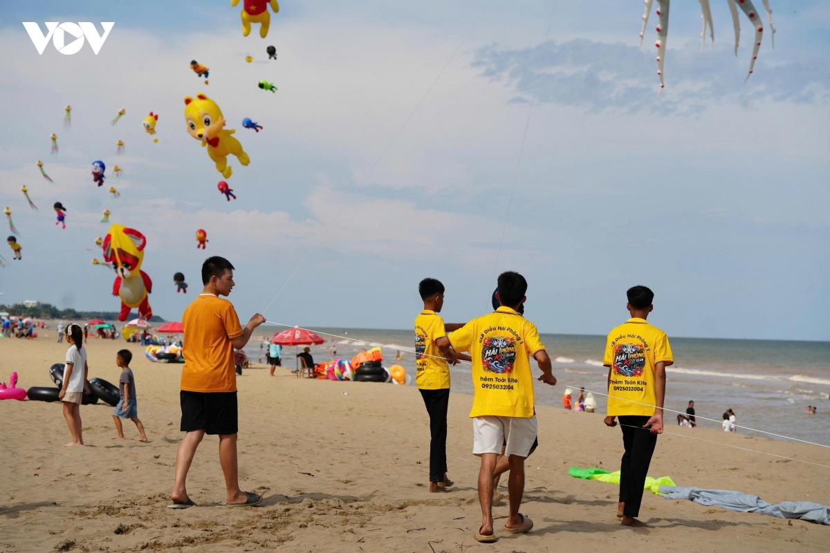 ruc ro festival dieu sam son, hut du khach dip le 2 9 hinh anh 10