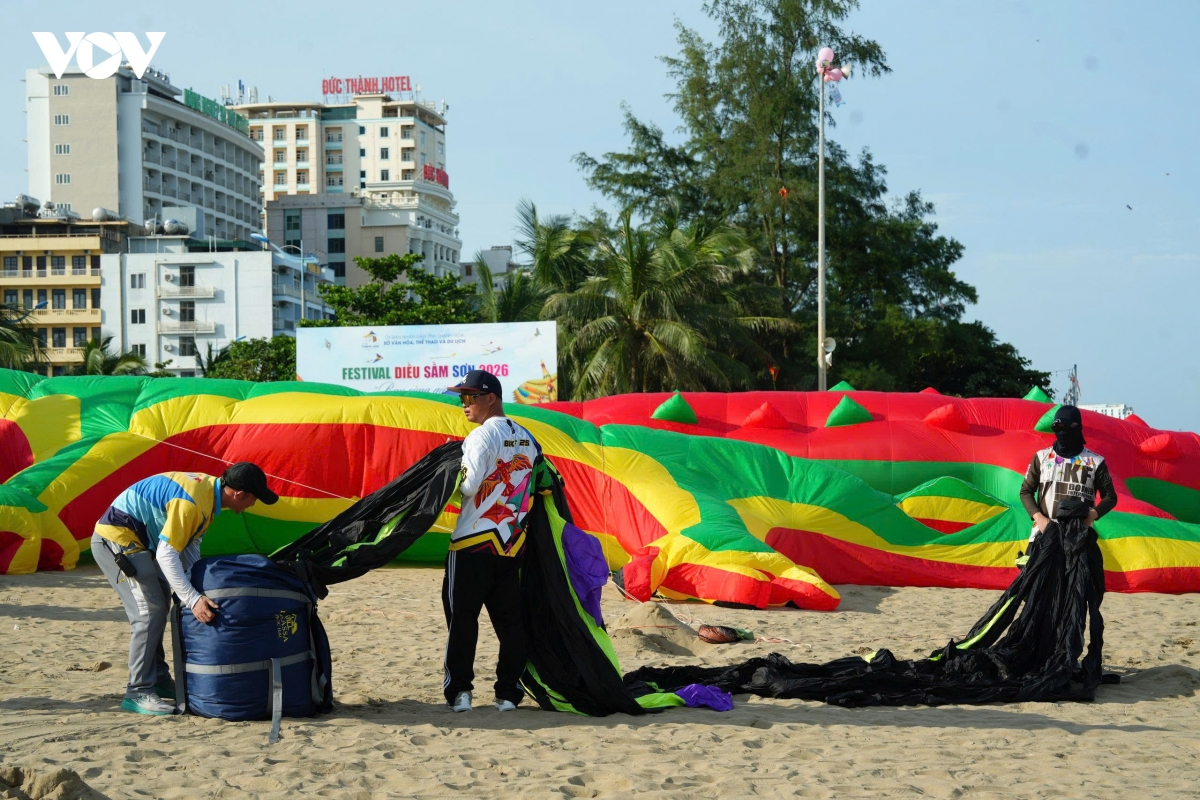 ruc ro festival dieu sam son, hut du khach dip le 2 9 hinh anh 17