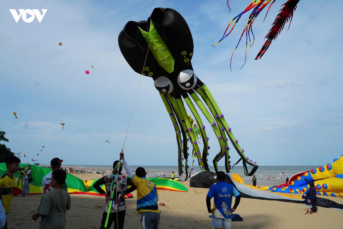 ruc ro festival dieu sam son, hut du khach dip le 2 9 hinh anh 9