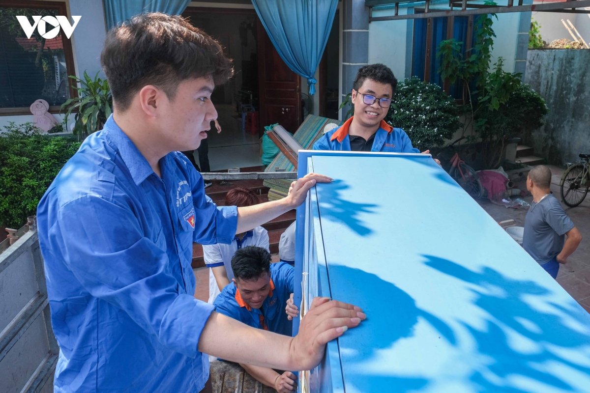 Doan vien, thanh nien tiep suc nguoi dan di doi phuc vu san bay gia binh hinh anh 11
