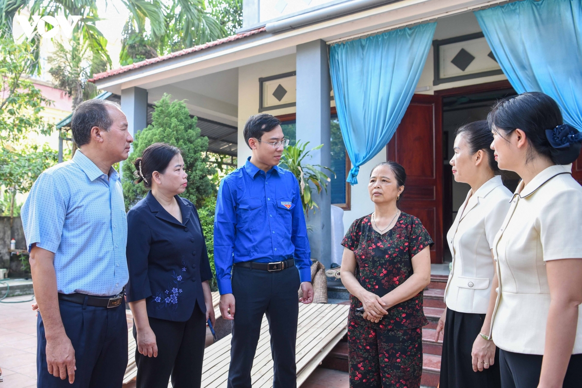 Doan vien, thanh nien tiep suc nguoi dan di doi phuc vu san bay gia binh hinh anh 10
