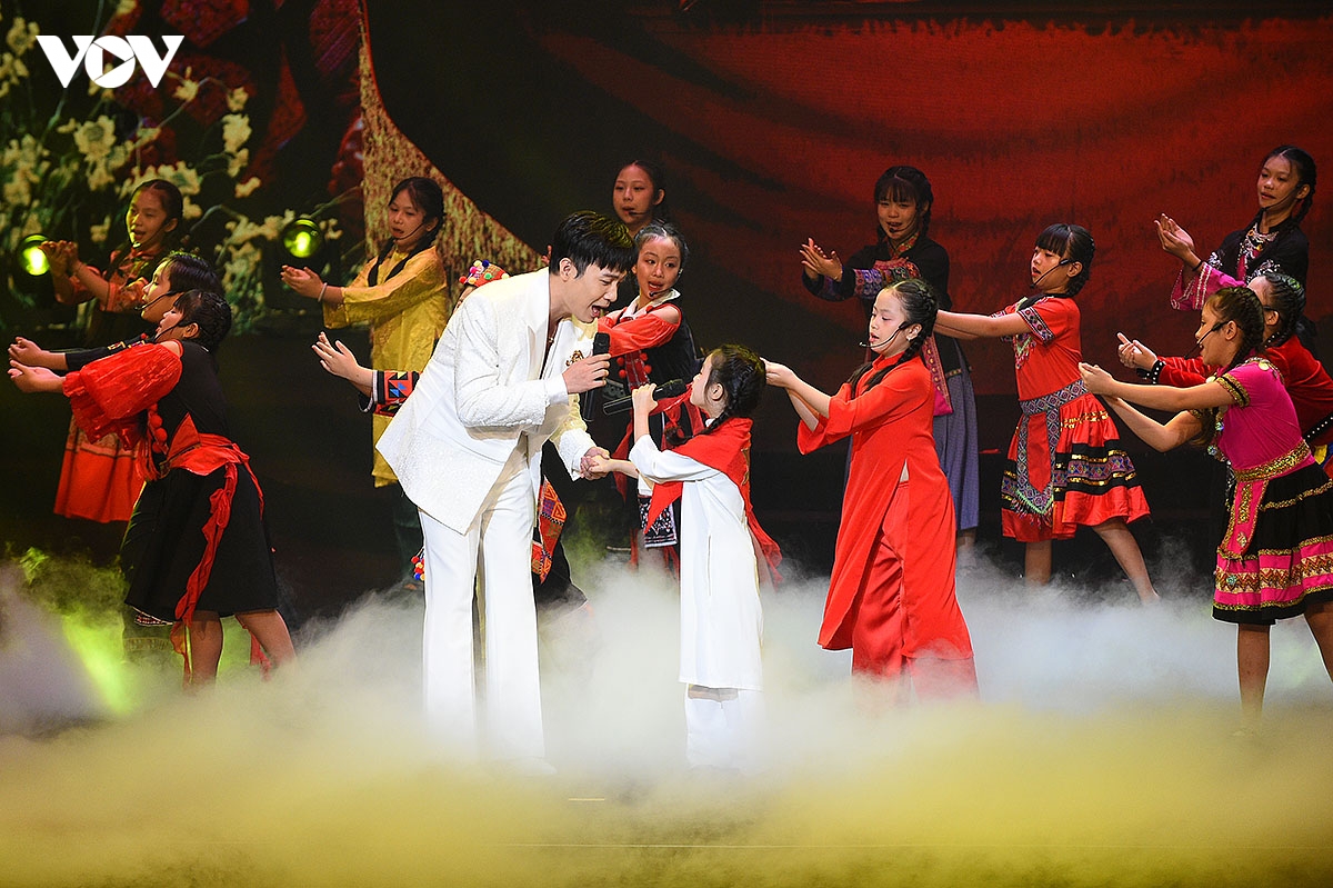 xuc dong chuong trinh chinh luan nghe thuat sao doc lap hinh anh 4