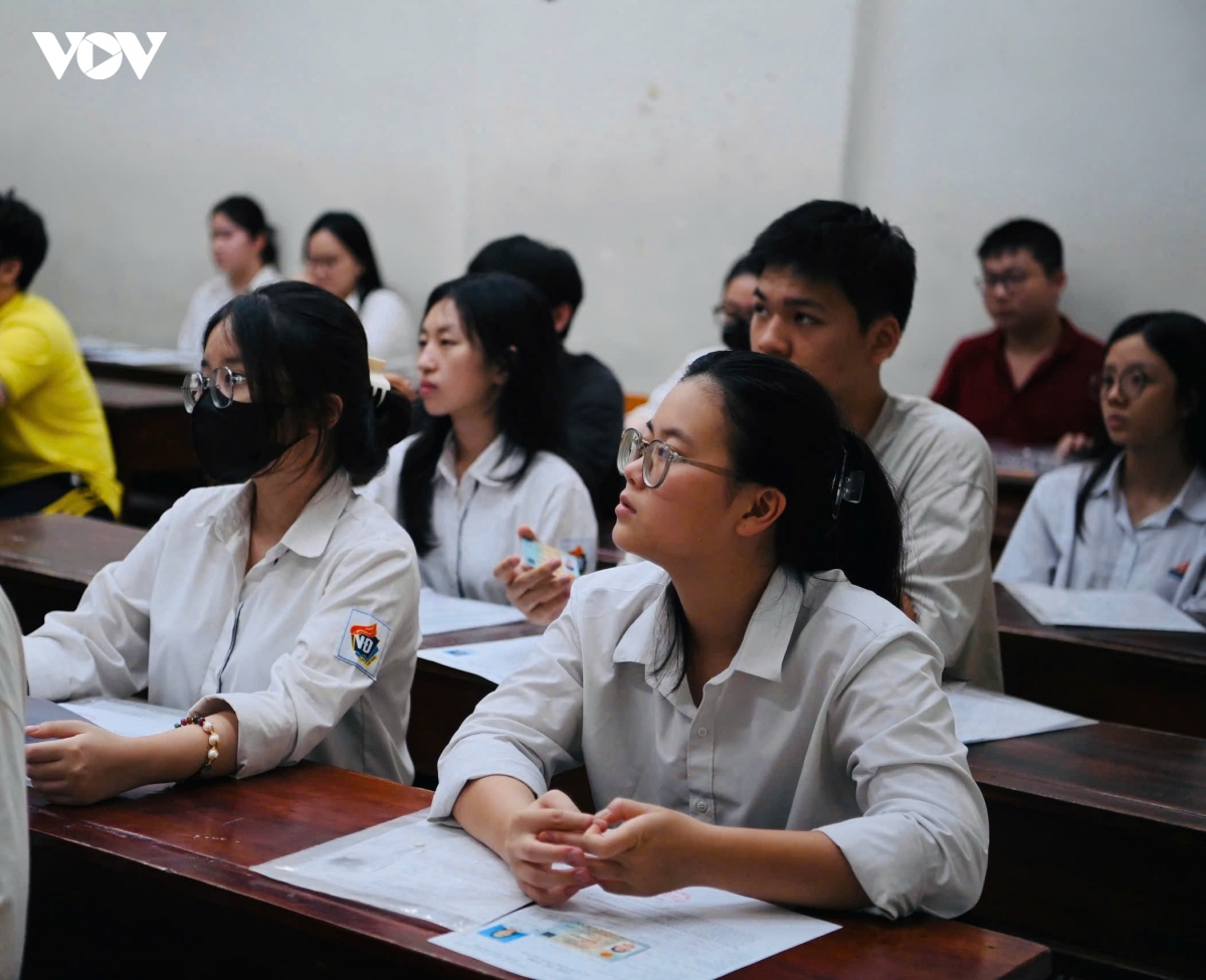 truong moi truoc gio g ha noi chay dua hoan thien bo may truoc nam hoc hinh anh 2