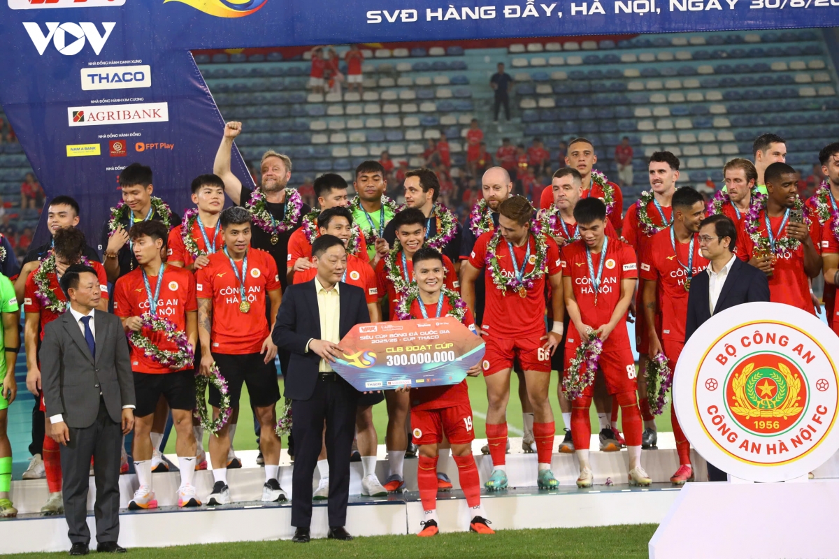 quang hai va clb cahn tao khoanh khac lich su tai sieu cup quoc gia hinh anh 1