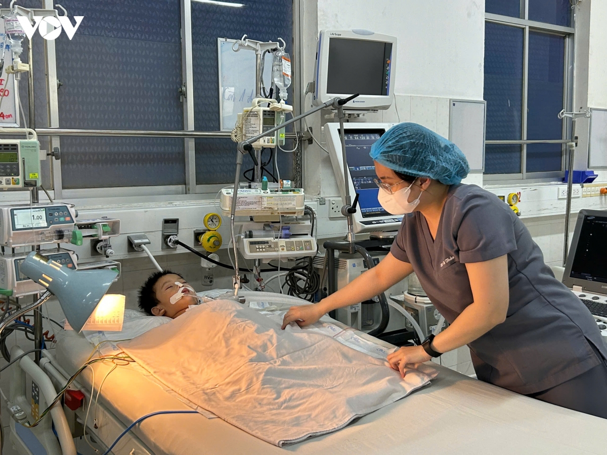 Sốt xuất huyết gia tăng, cảnh giác sốc và tổn thương đa cơ quan