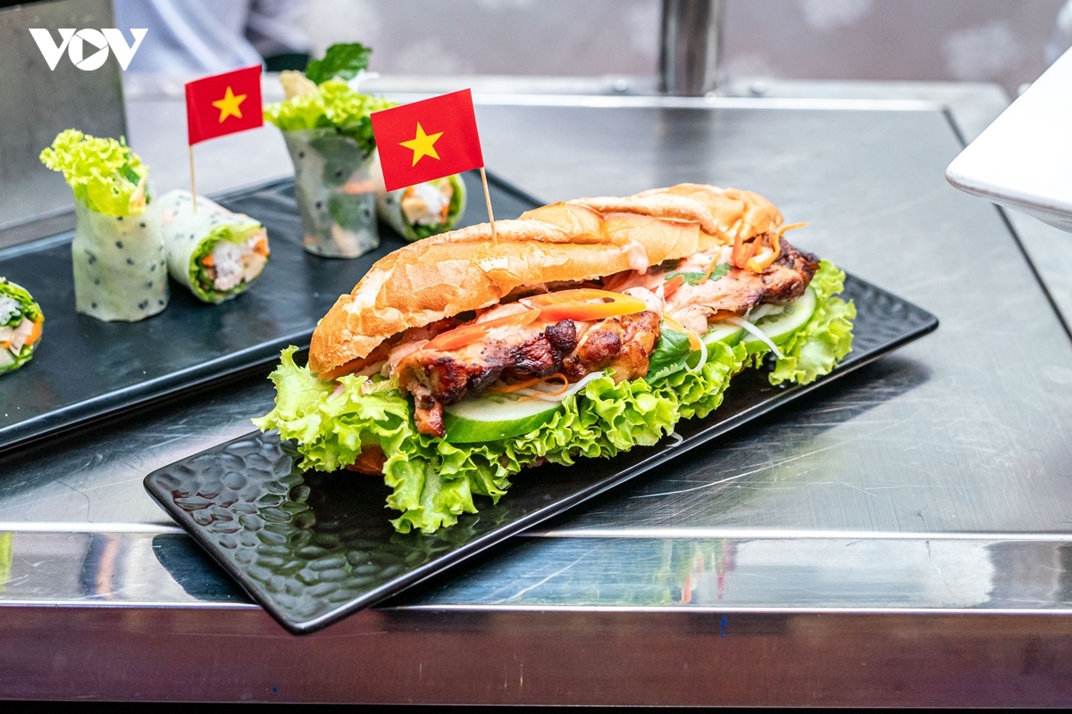 viet nam xuc tien du lich tai sri lanka truoc them khai truong cac duong bay thang hinh anh 2