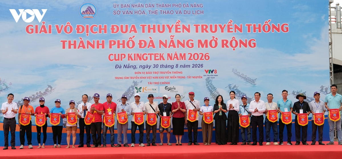 giai dua thuyen truyen thong tren song han Da nang dip quoc khanh 2 9 hinh anh 6
