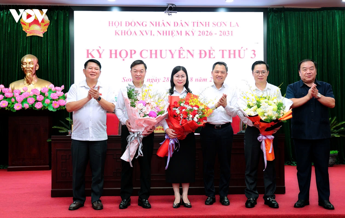 son la quyet dinh cong tac nhan su, thong qua nhieu chinh sach moi hinh anh 3
