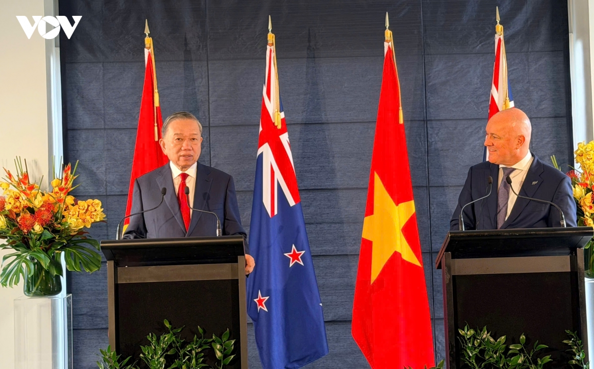 tong bi thu, chu tich nuoc va thu tuong new zealand gap go bao chi, chung kien trao van kien hop tac hinh anh 3