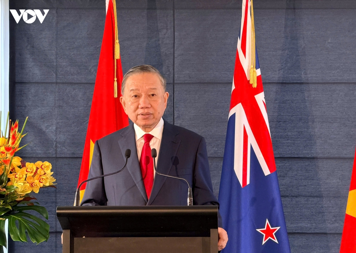 tong bi thu, chu tich nuoc va thu tuong new zealand gap go bao chi, chung kien trao van kien hop tac hinh anh 2
