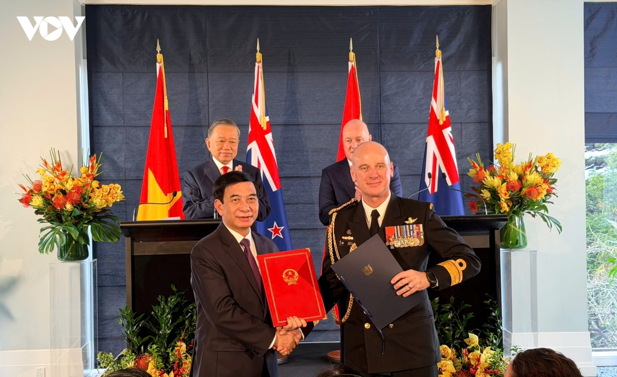 tong bi thu, chu tich nuoc va thu tuong new zealand gap go bao chi, chung kien trao van kien hop tac hinh anh 4
