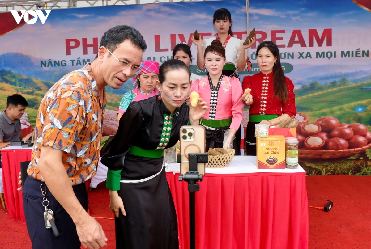 than uyen ron rang don tet Doc lap hinh anh 7