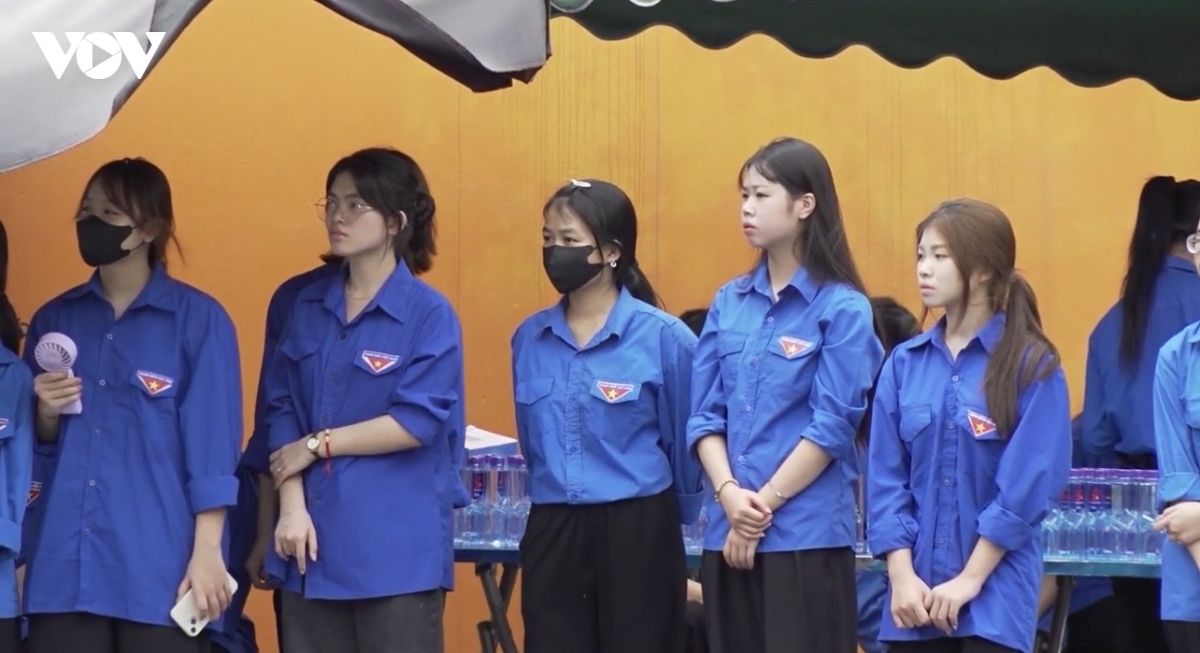 thi sinh chuyen tuyen quang buoc vao mon thi toan hinh anh 2