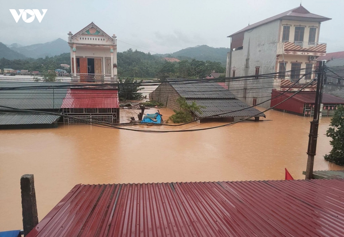 mua lu tai lang son lam 1 nguoi tu vong, hon 2.300 ho dan phai so tan hinh anh 1