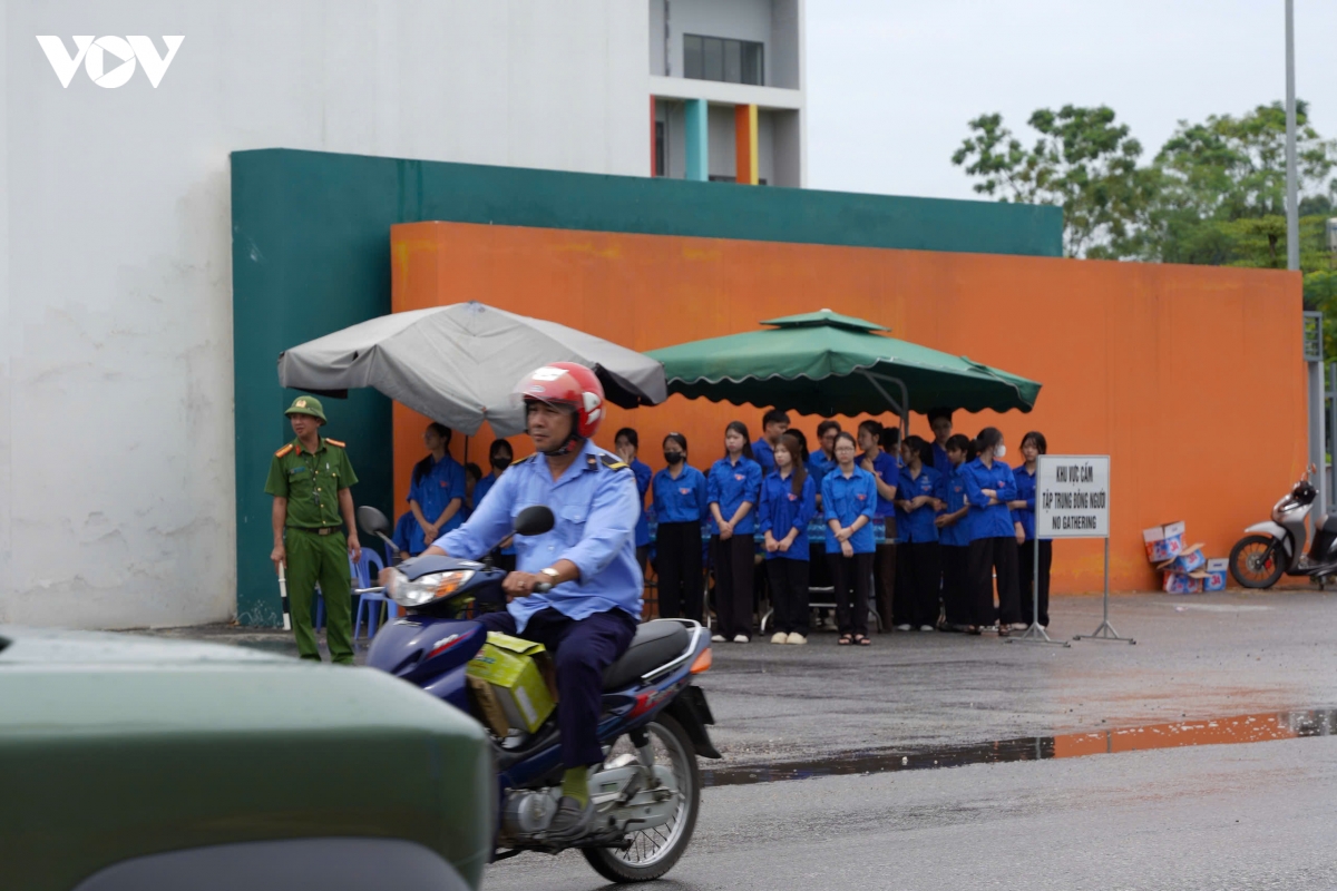 thi sinh chuyen tuyen quang buoc vao mon thi toan hinh anh 3
