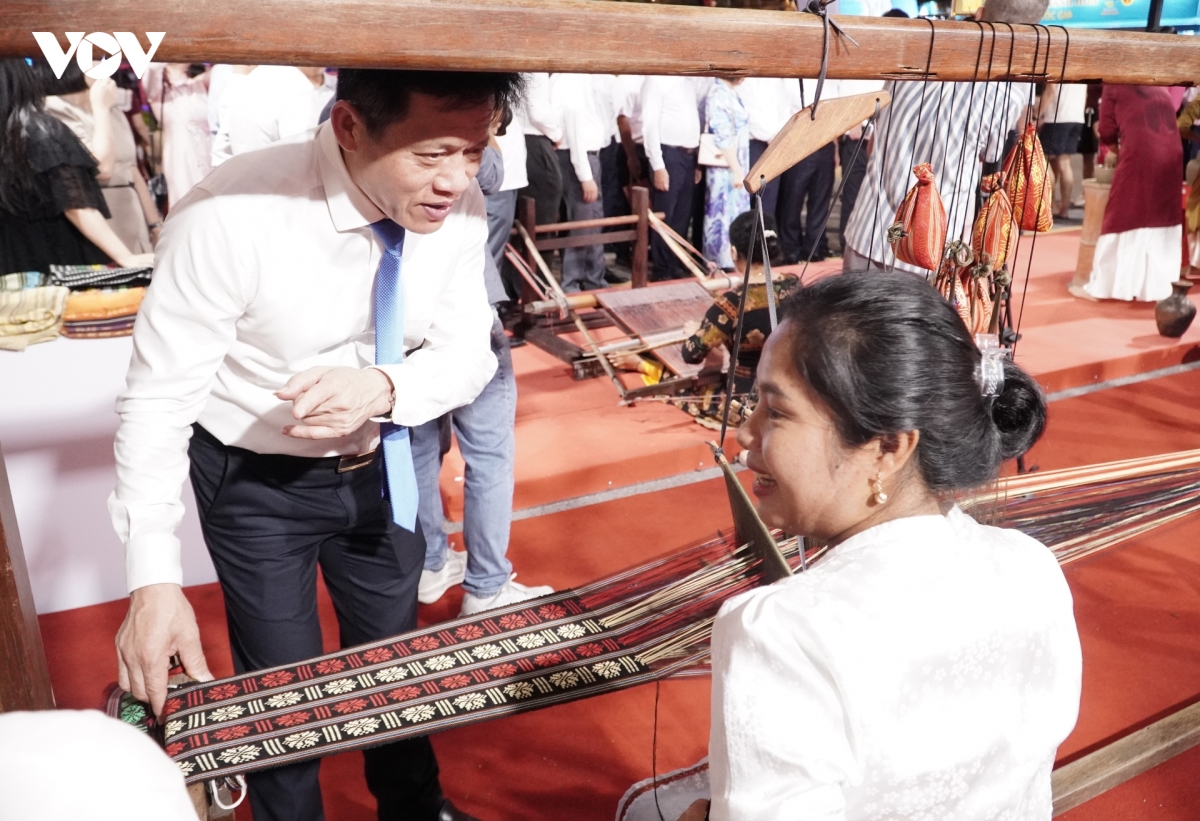 quang tri - khanh hoa tu mien hoa lua den vinh ngoc xanh hinh anh 4