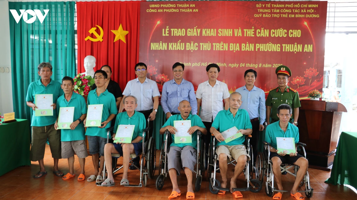 nhung tam can cuoc dac biet duoc trao gui cho nhom nhan khau dac thu hinh anh 3
