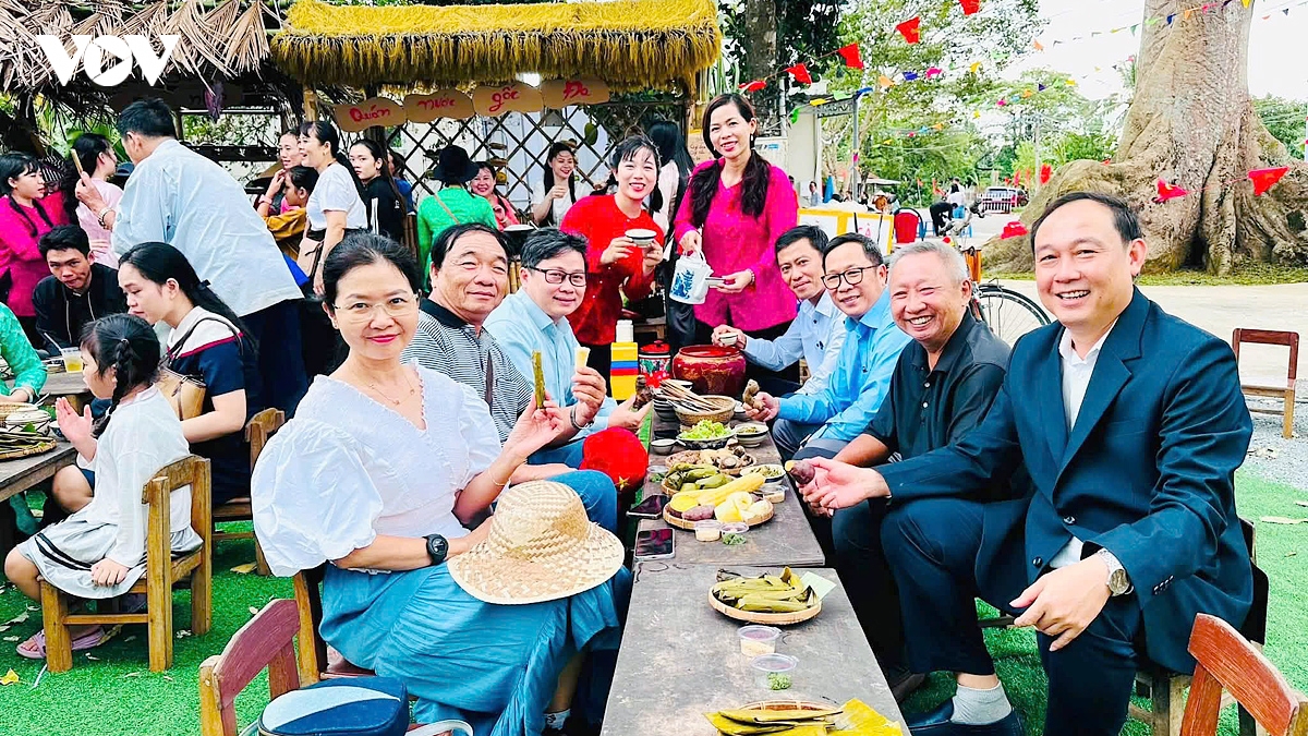 tai hien cho Don xua - noi giao thuong giua mien xuoi va thuong ngan hinh anh 3